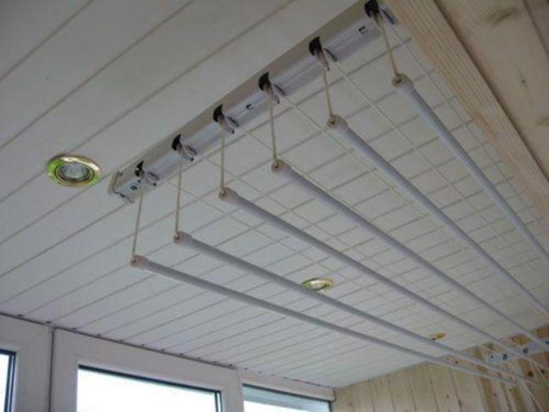 Виды сушилок для балкона: фото настенных и напольных, потолочных и электрических сушек для белья.