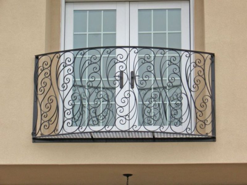 Кованная решетка балкона