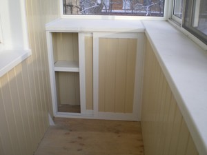 Шкаф для узкого балкона