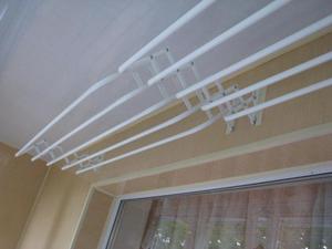 Системы для сушки белья на балконе потолочные