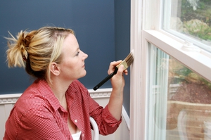 Советы специалистов как правильно красить деревянные окна