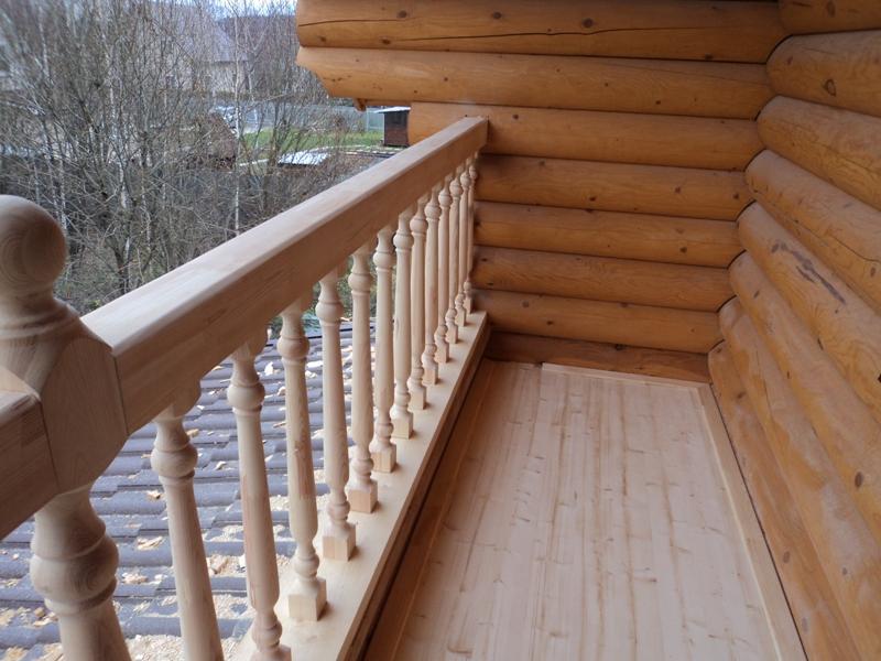 Деревянный балкон 