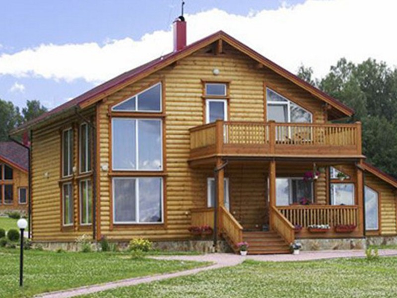 Балкон деревянного дома