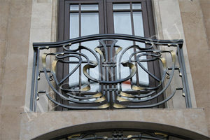 Французский балкон с ограждением