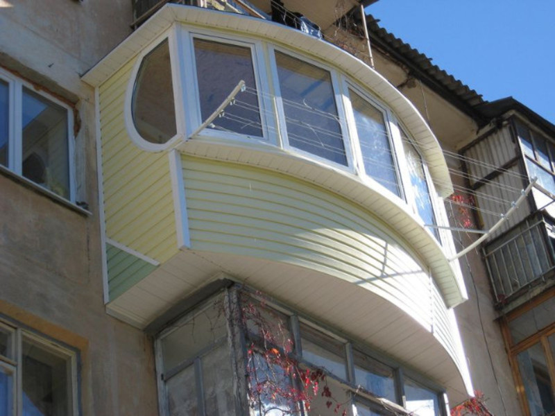 Как правильно выбрать материалы для остекления балкона