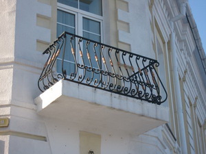 Как установить балконные перила